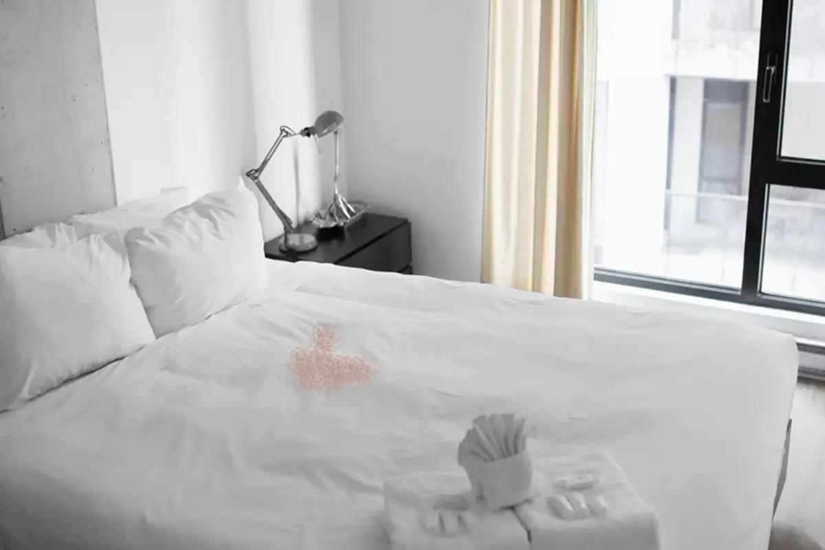 روش هتل دارها برای تمیز کردن تشک خوشخواب | ترفند سریع از بین بردن زردی خوشخواب!