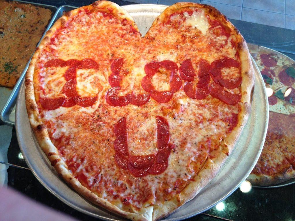 روز ولنتاین به جای کیک، پیتزا قلبی عاشقونه درست کن! + طرز تهیه