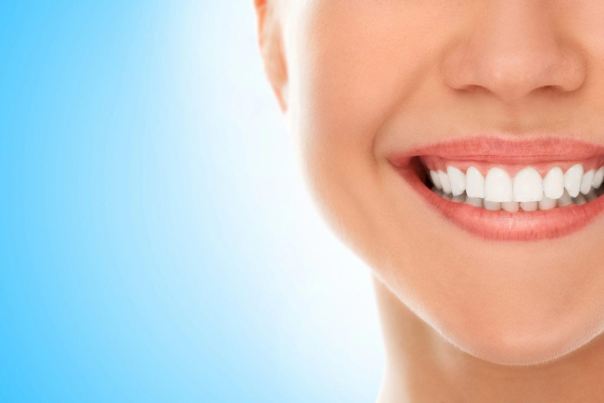 روش های خانگی سفید کردن دندان؛ لبخند زیبا داشته باش!