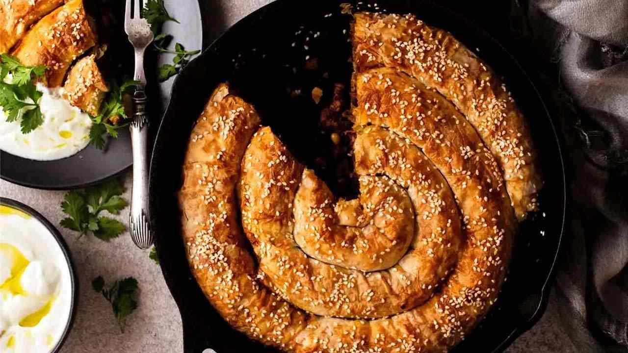 با بورک حلزونی، حال و هوای استانبول رو بیار تو خونه! + طرز تهیه