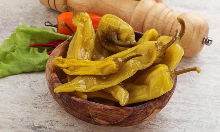 با فلفل سبز ترشی همدانی درست کن، ناهار خیلی میچسبه + طرز تهیه