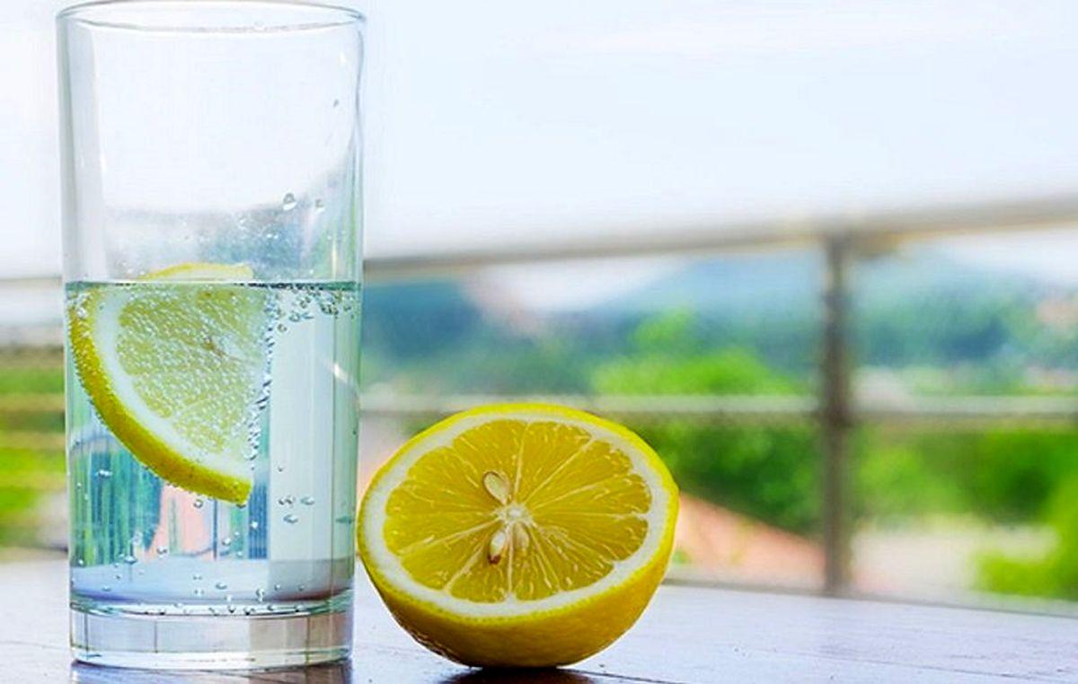 میخوای بدنت تو اوج سلامت باشه؟ اول صبح آب رو با این خوراکی بخور!