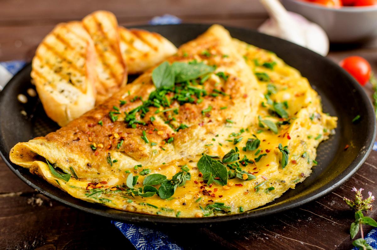 صبحانه ایتالیایی امروز: فریتاتا کدو سبز، املت لذیذ با طعم ایرانی! + طرز تهیه