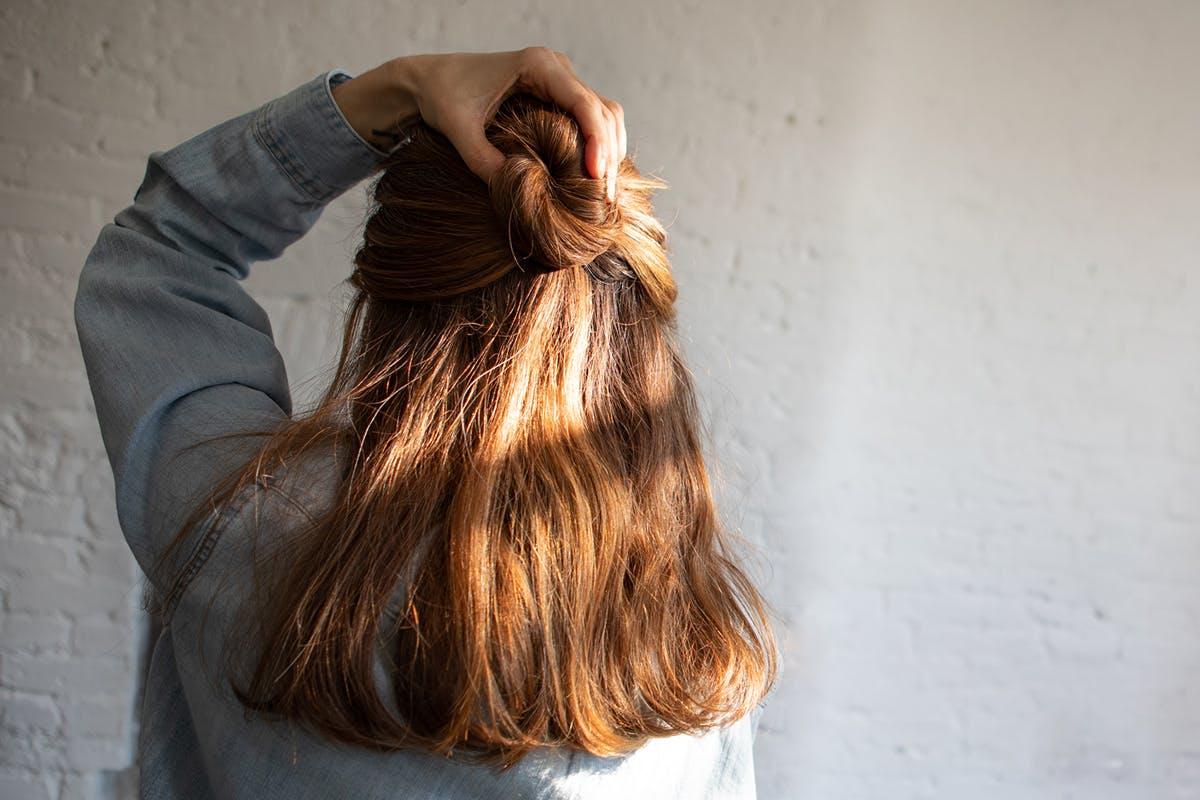 16 راهکار طلایی برای افزایش رشد مو | اگه موهات بلند نمیشه این کارها رو بکن!