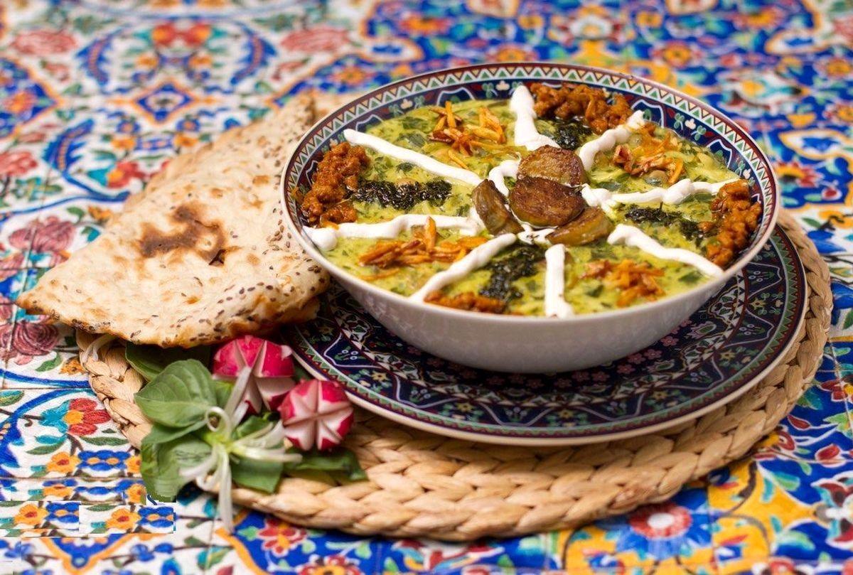 چرا میگن «یه آشی برات بپزم که یک وجب روغن روش باشه»؟ | ریشه و کاربرد ضرب المثل ها