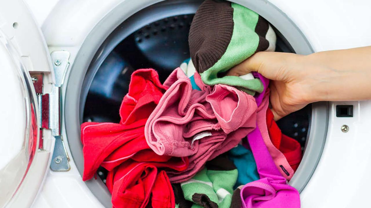 دیگه لباسات رو اتو نزن! | ترفند جلوگیری از چروک شدن لباس در لباسشویی + ویدیو