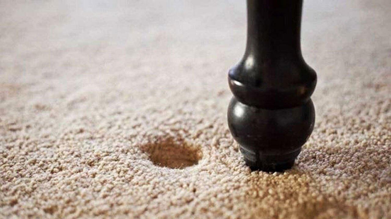 4 ترفند عالی برای از بین بردن جای پایه مبل؛ از روی فرش و موکت!