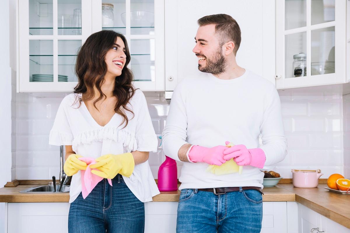 برای خونه تکونی، نزار شوهرت از زیر کار در بره! | کار کشیدن از آقایون در خانه تکانی