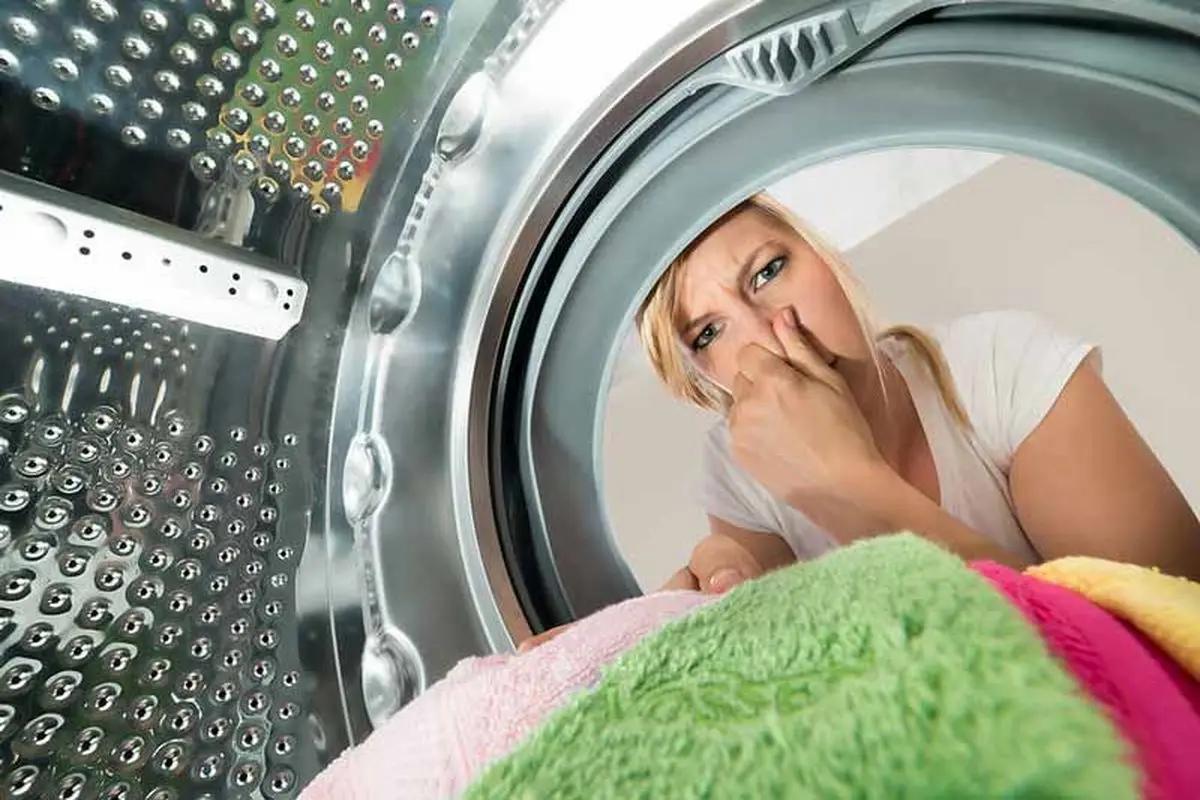 از شر بوی بد لباسشویی خلاص شو! | ترفندهای رفع بوی بد لباسشویی